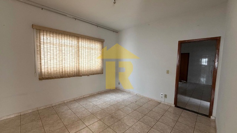 Casa com 3 quartos à venda, 240m² — foto 11 de 42