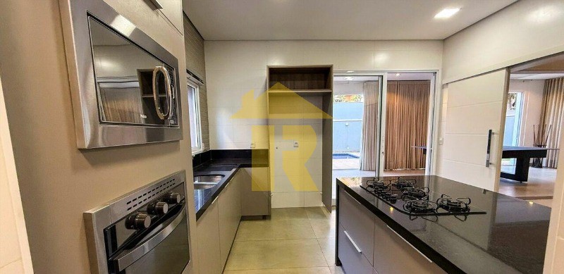 Casa de Condomínio com 4 quartos para aluguel, 318m² — foto 18 de 22