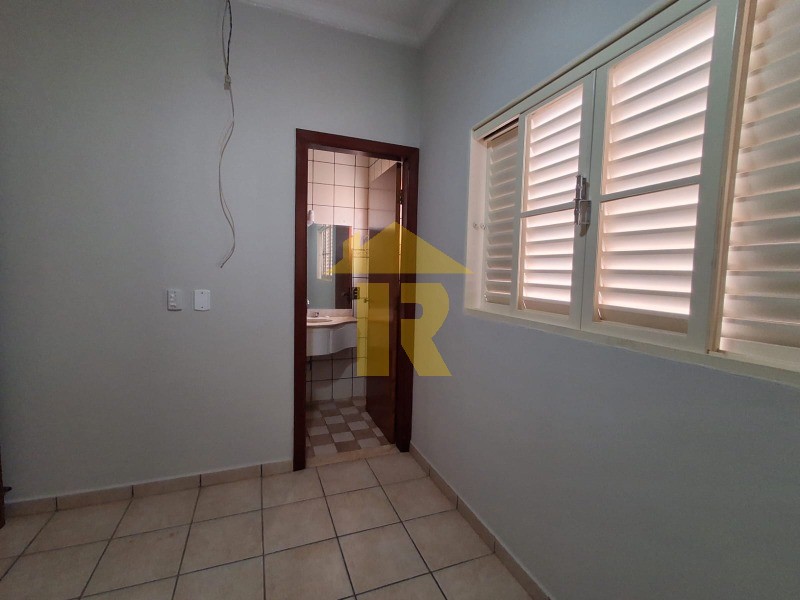 Casa com 4 quartos à venda, 340m² — foto 35 de 49