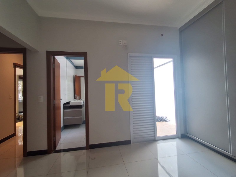Casa de Condomínio com 3 quartos à venda e aluguel, 235m² — foto 26 de 48