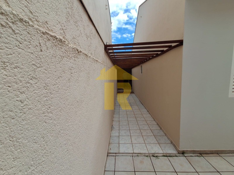 Casa com 4 quartos à venda, 340m² — foto 28 de 49