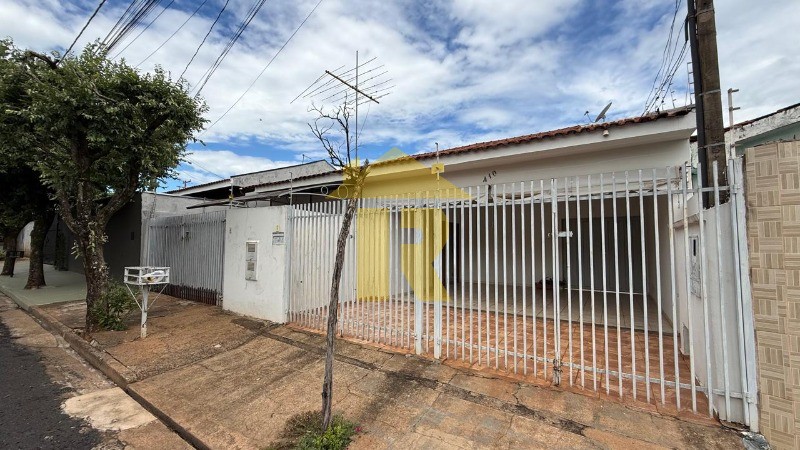 Casa com 3 quartos à venda, 240m² — foto 2 de 42