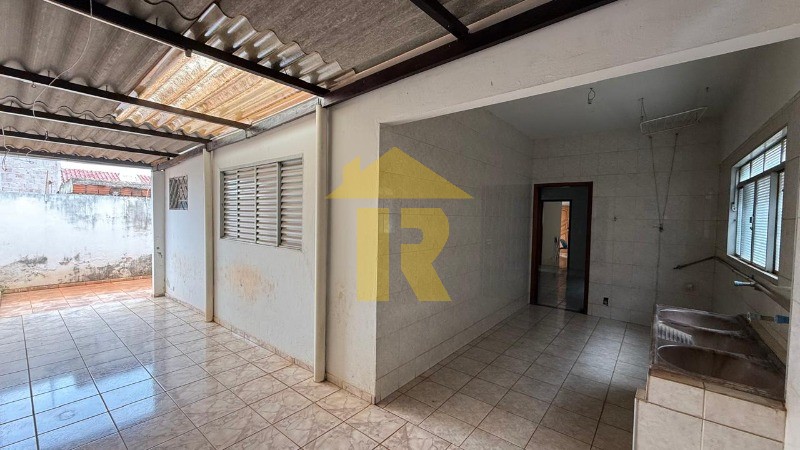 Casa com 3 quartos à venda, 240m² — foto 23 de 42