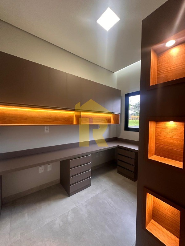 Casa de Condomínio com 3 quartos à venda, 240m² — foto 9 de 39
