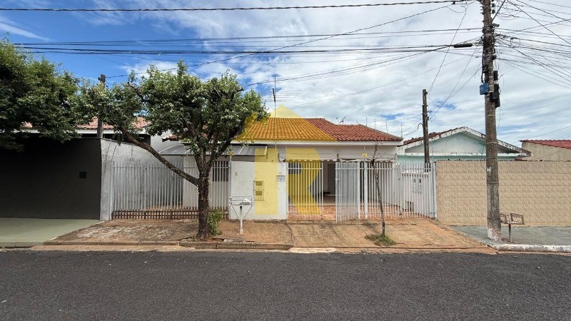 Casa com 3 quartos à venda, 240m² — foto 1 de 42