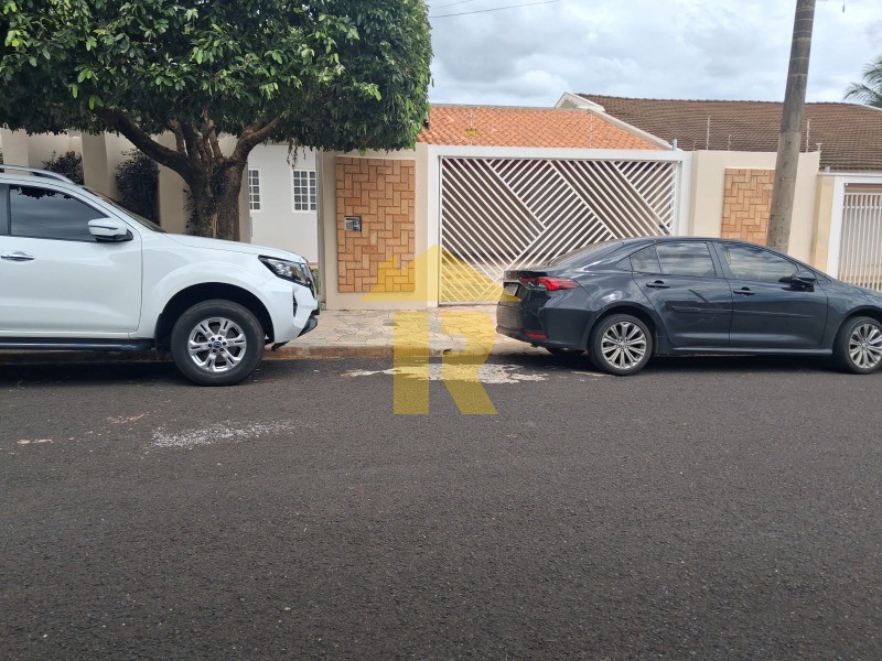 Casa com 4 quartos à venda, 340m² — foto 2 de 49