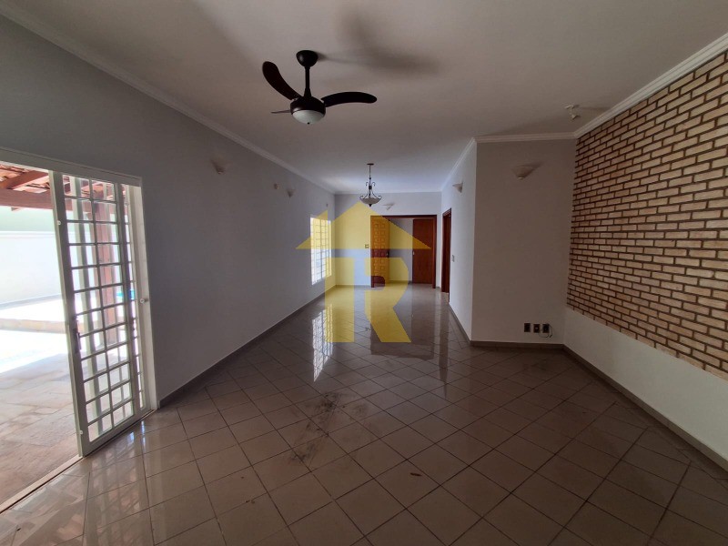 Casa com 4 quartos à venda, 340m² — foto 20 de 49