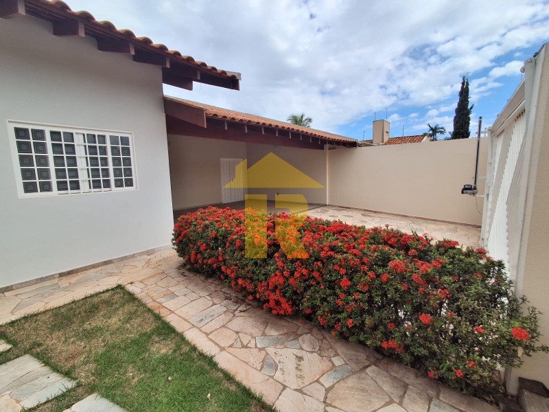 Casa com 4 quartos à venda, 340m² — foto 1 de 49