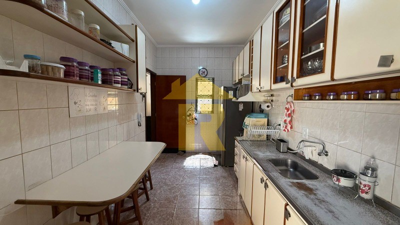 Casa com 3 quartos à venda, 172m² — foto 16 de 38