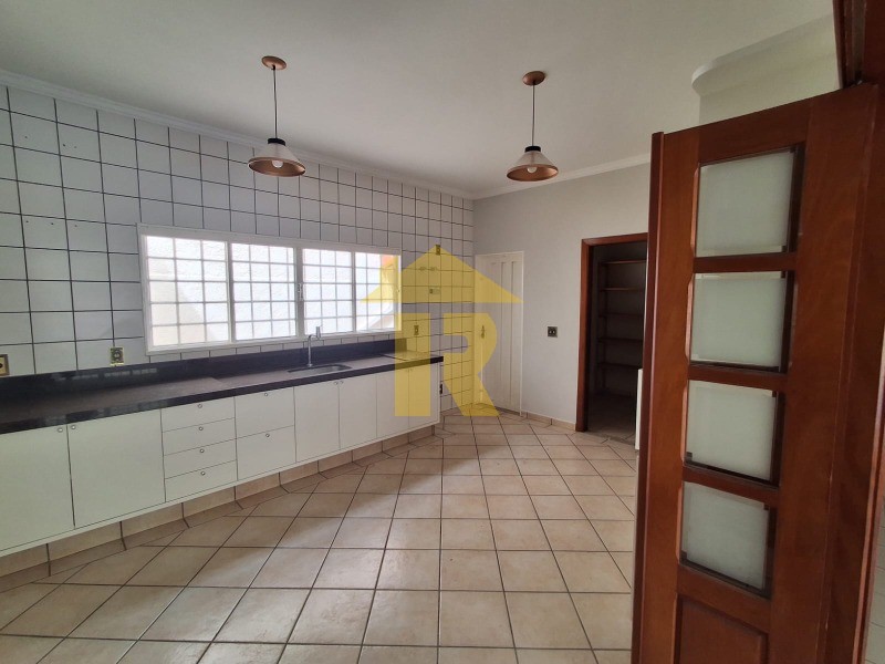 Casa com 4 quartos à venda, 340m² — foto 12 de 49