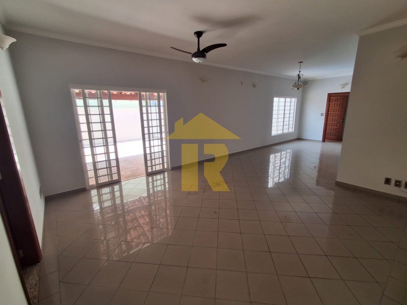 Casa com 4 quartos à venda, 340m² — foto 9 de 49
