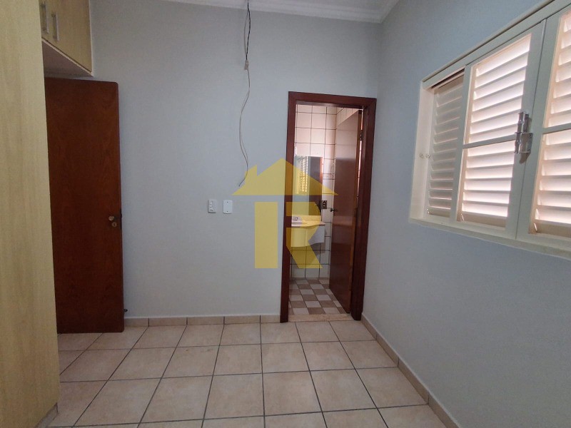 Casa com 4 quartos à venda, 340m² — foto 44 de 49