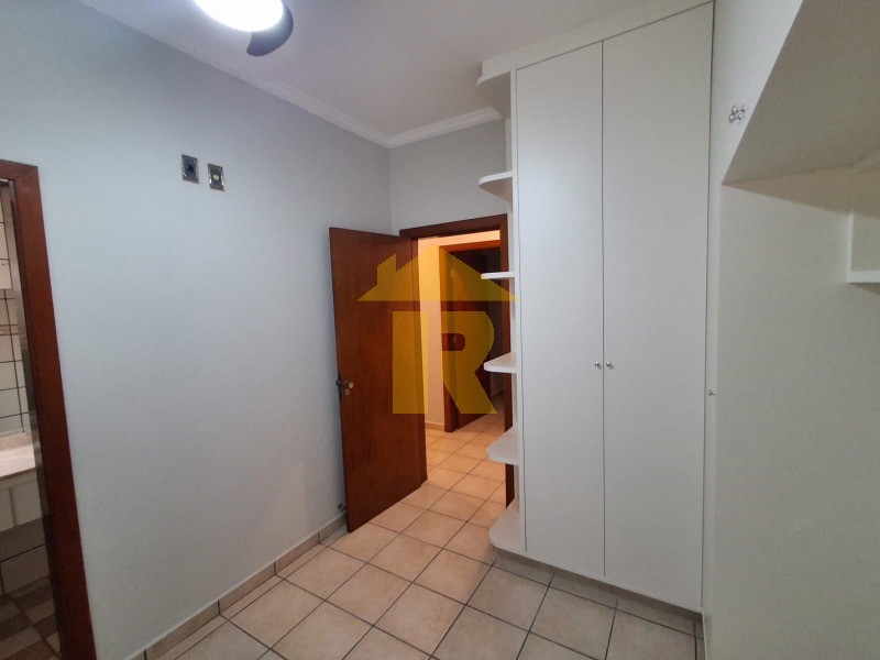 Casa com 4 quartos à venda, 340m² — foto 32 de 49