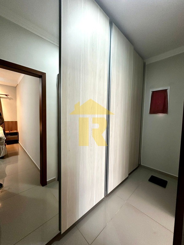 Casa de Condomínio com 3 quartos à venda, 211m² — foto 17 de 21