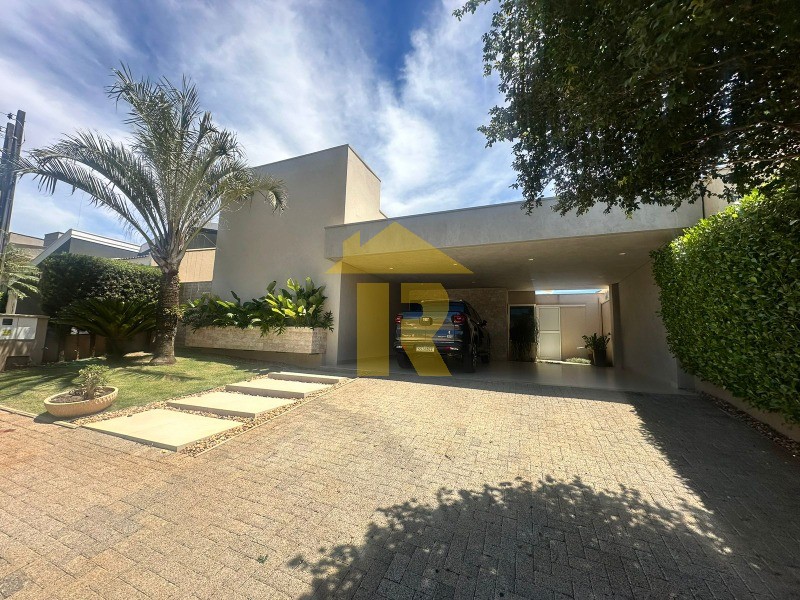 Casa de Condomínio com 3 quartos à venda, 240m² — foto 2 de 39