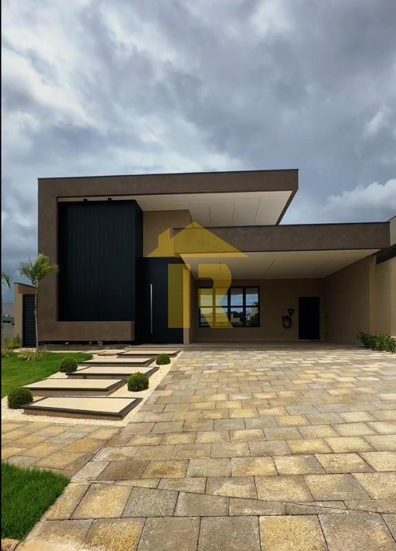 Casa de Condomínio com 3 quartos à venda, 240m² — foto 2 de 32