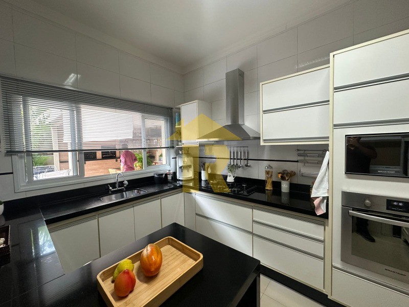 Casa de Condomínio com 3 quartos à venda, 220m² — foto 18 de 48