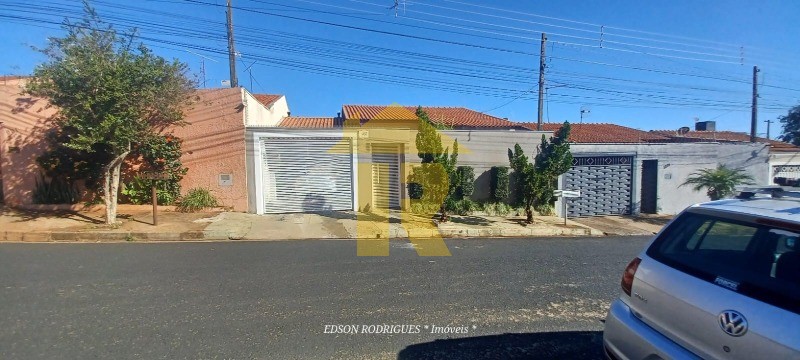Casa com 3 quartos à venda, 80m² — foto 1 de 34