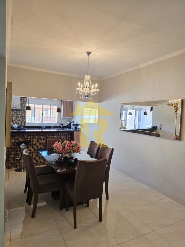 Casa com 3 quartos à venda, 240m² — foto 13 de 35