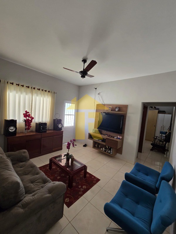 Casa com 3 quartos à venda, 240m² — foto 10 de 35