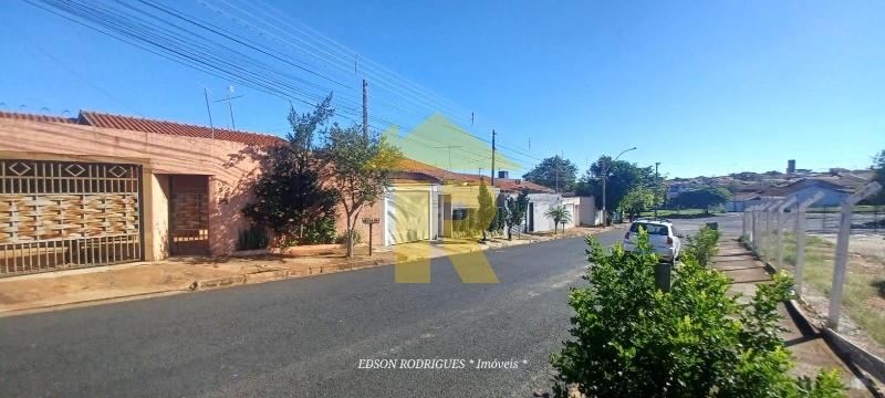 Casa com 3 quartos à venda, 80m² — foto 2 de 34