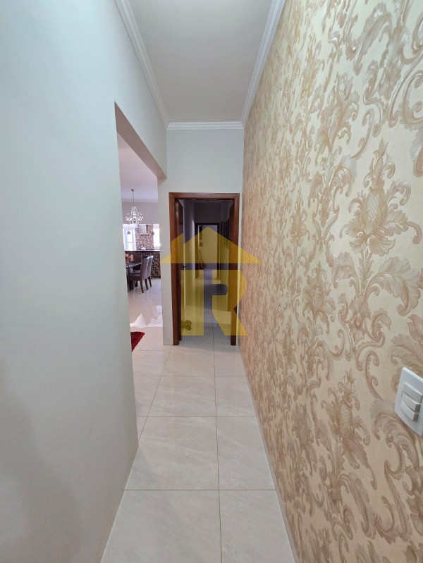Casa com 3 quartos à venda, 240m² — foto 8 de 35