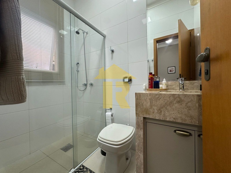 Casa de Condomínio com 3 quartos à venda, 220m² — foto 33 de 48