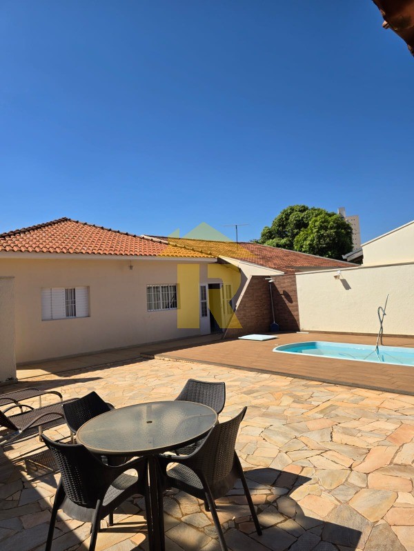 Casa com 3 quartos à venda, 240m² — foto 21 de 35