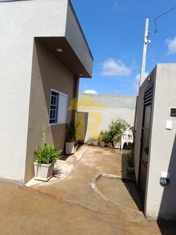 Casa com 3 quartos à venda, 130m² — foto 2 de 21