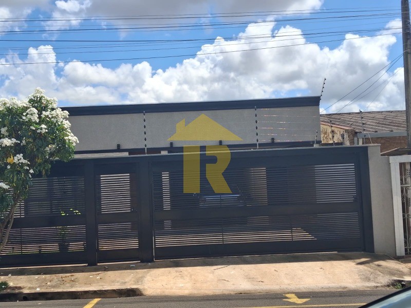 Casa com 3 quartos à venda, 195m² — foto 2 de 40