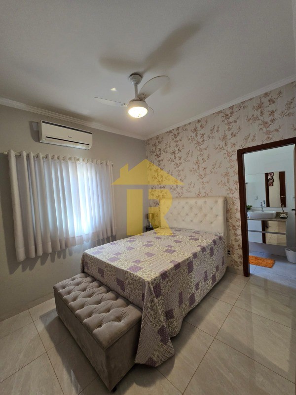 Casa com 3 quartos à venda, 240m² — foto 26 de 35
