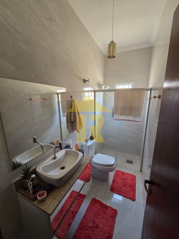 Casa com 3 quartos à venda, 240m² — foto 32 de 35