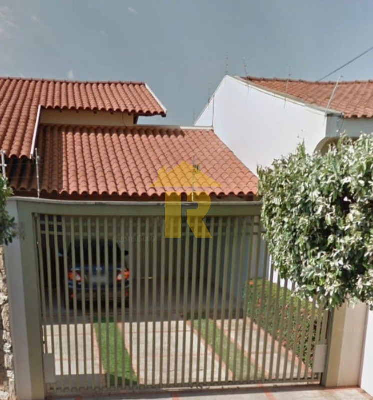Casa com 3 quartos à venda, 240m² — foto 2 de 22