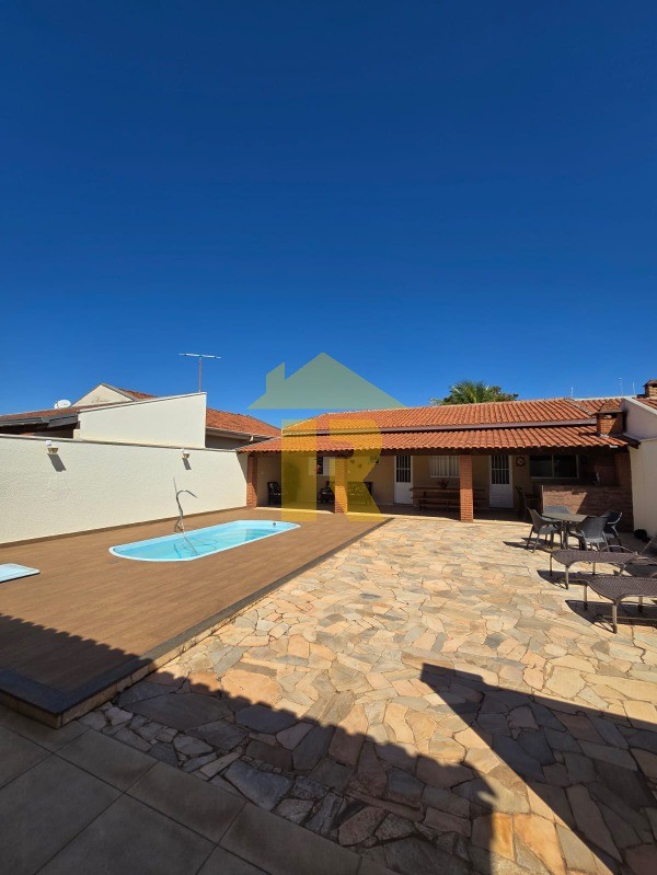 Casa com 3 quartos à venda, 240m² — foto 19 de 35