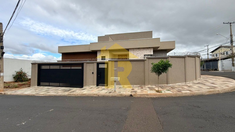 Casa com 3 quartos à venda, 471m² — foto 1 de 68