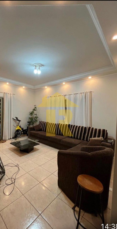 Casa com 3 quartos à venda, 240m² — foto 4 de 22