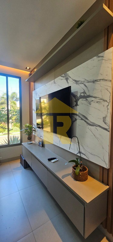 Casa de Condomínio com 3 quartos à venda, 215m² — foto 9 de 32