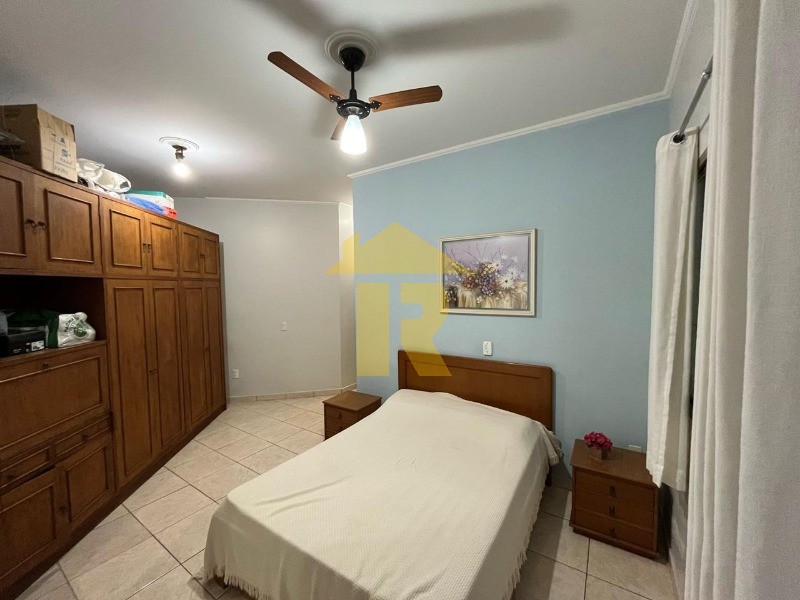 Casa com 3 quartos à venda, 240m² — foto 18 de 22
