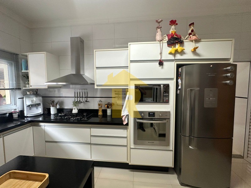 Casa de Condomínio com 3 quartos à venda, 220m² — foto 16 de 48