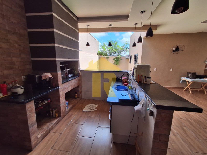 Casa com 3 quartos à venda, 195m² — foto 18 de 40