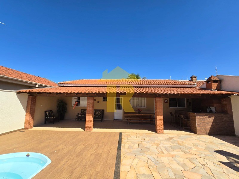 Casa com 3 quartos à venda, 240m² — foto 18 de 35