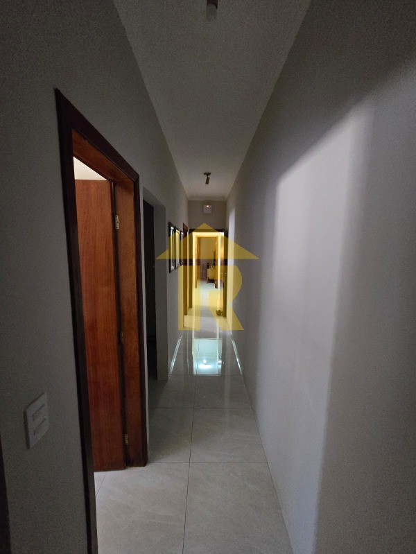 Casa com 3 quartos à venda, 240m² — foto 25 de 35
