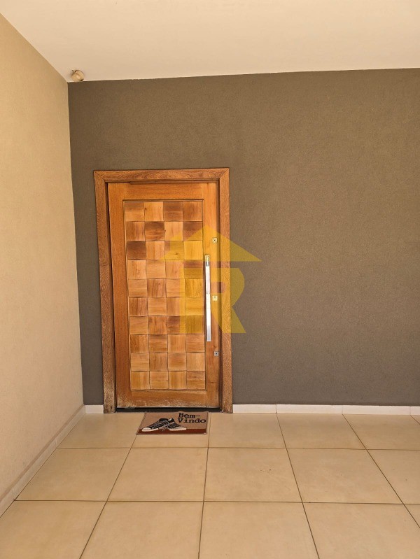 Casa com 3 quartos à venda, 240m² — foto 4 de 35