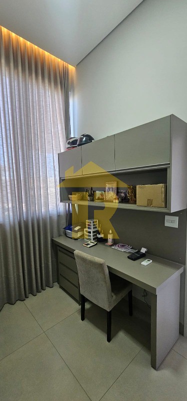 Casa de Condomínio com 3 quartos à venda, 215m² — foto 13 de 32