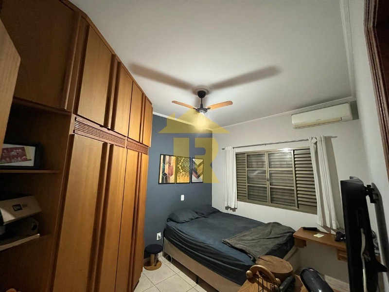 Casa com 3 quartos à venda, 240m² — foto 19 de 22