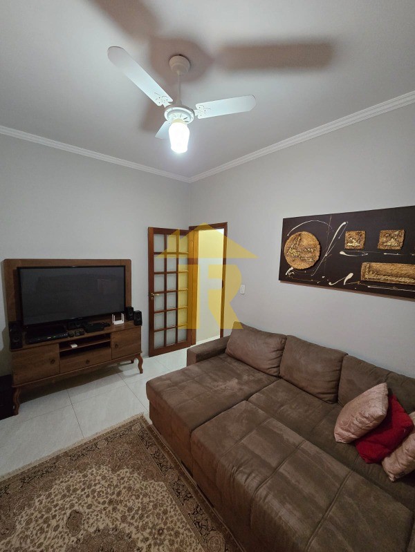 Casa com 3 quartos à venda, 240m² — foto 33 de 35