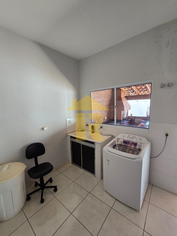 Casa com 3 quartos à venda, 240m² — foto 23 de 35