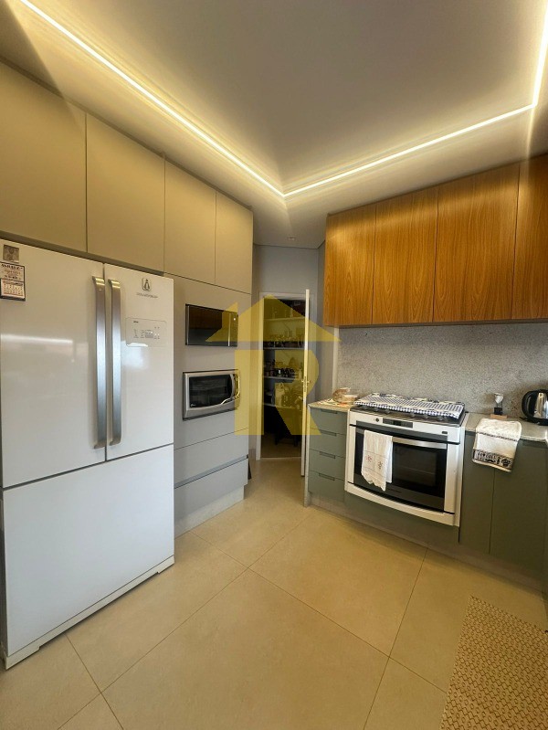Casa de Condomínio com 3 quartos à venda, 240m² — foto 14 de 39