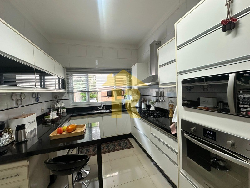 Casa de Condomínio com 3 quartos à venda, 220m² — foto 17 de 48