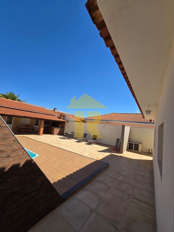 Casa com 3 quartos à venda, 240m² — foto 20 de 35